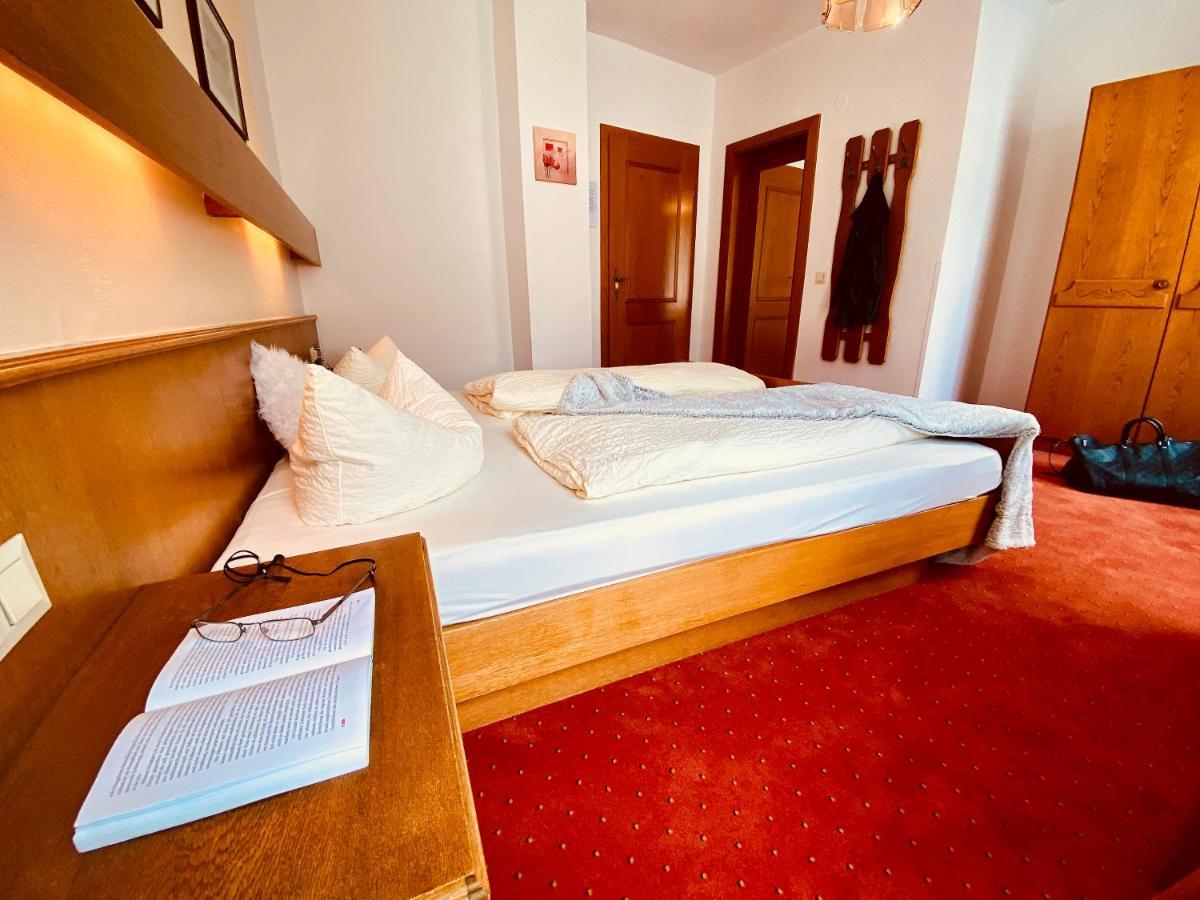 Hôtel Schwarzer Adler à Landeck Extérieur photo
