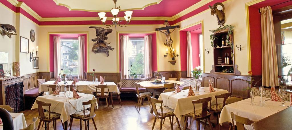 Hôtel Schwarzer Adler à Landeck Extérieur photo
