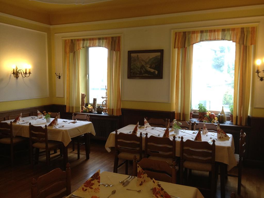 Hôtel Schwarzer Adler à Landeck Extérieur photo