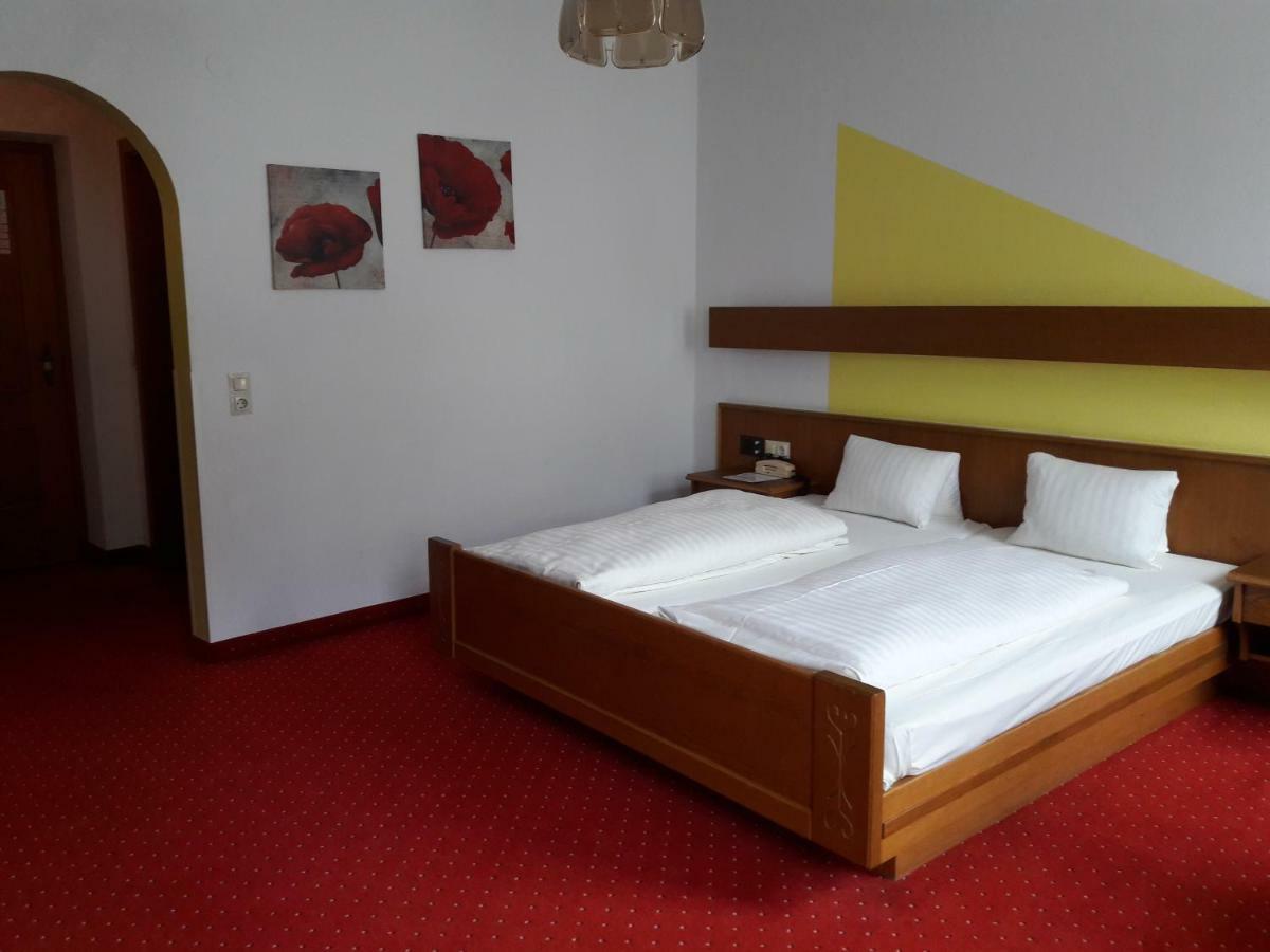 Hôtel Schwarzer Adler à Landeck Extérieur photo